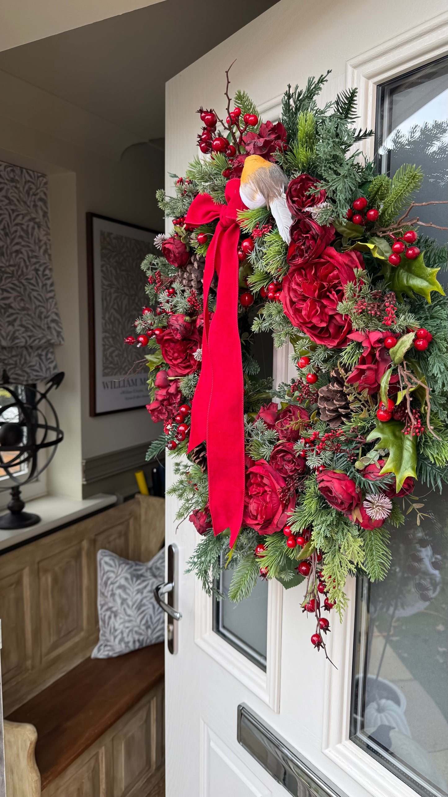 Rouge robin Christmas wreath