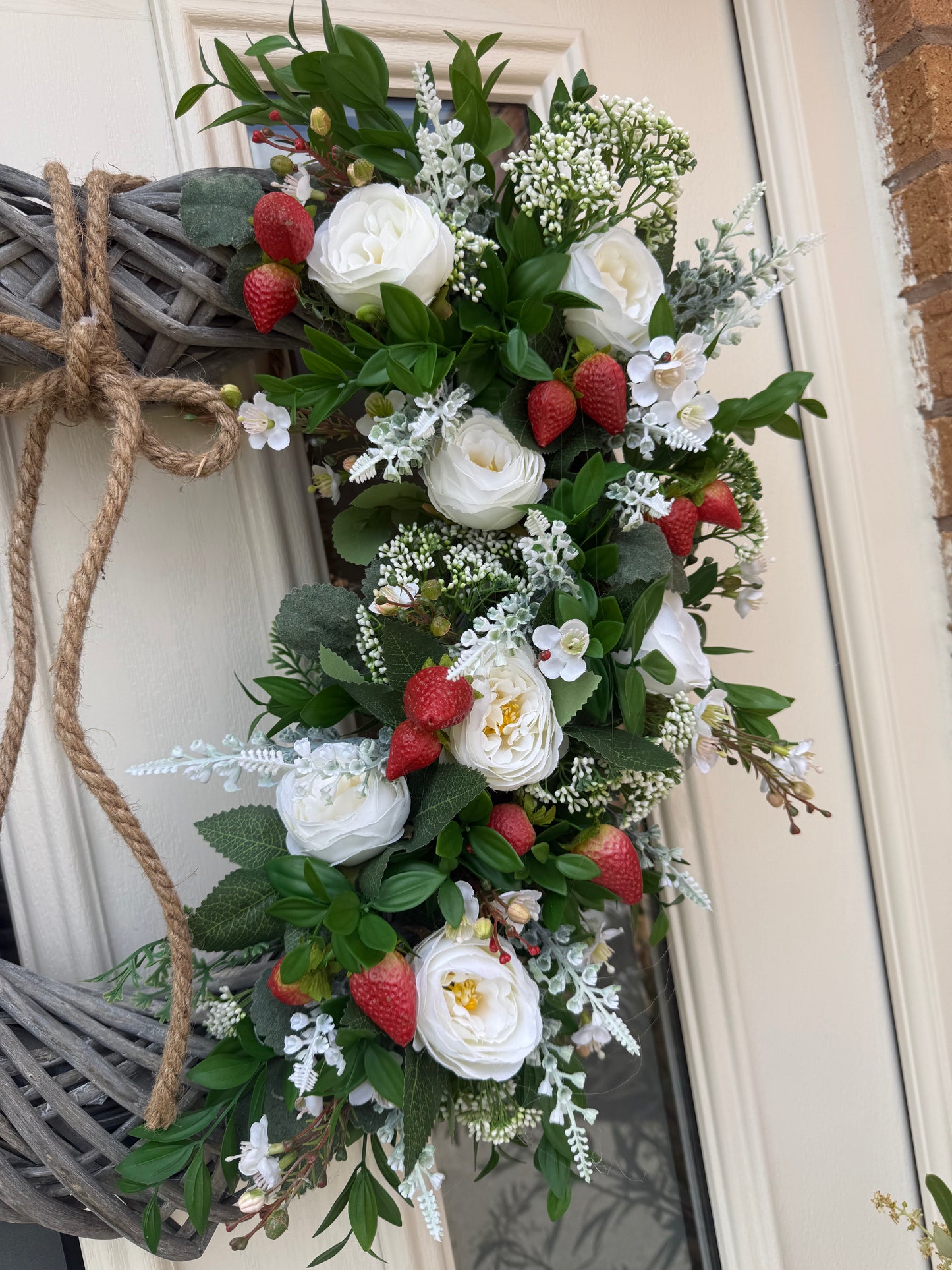 Giant xl wicker heart in strawberry dream