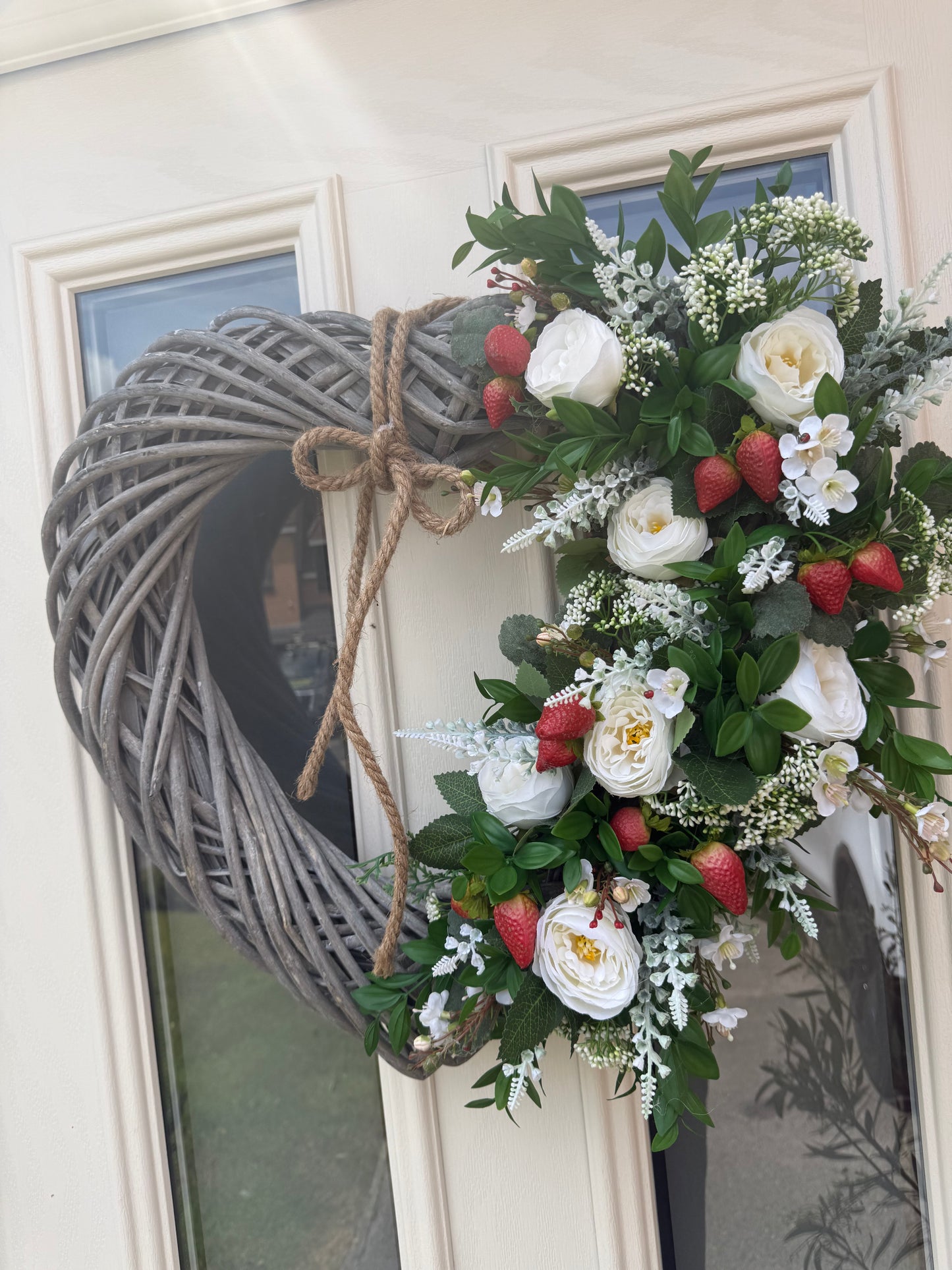 Giant xl wicker heart in strawberry dream