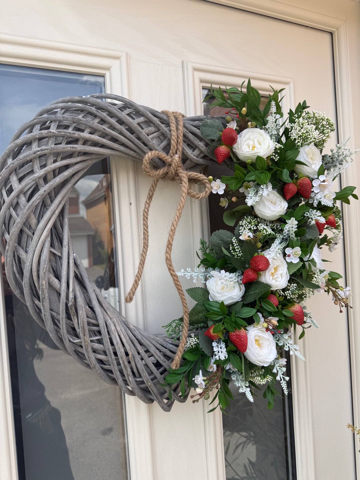Giant xl wicker heart in strawberry dream