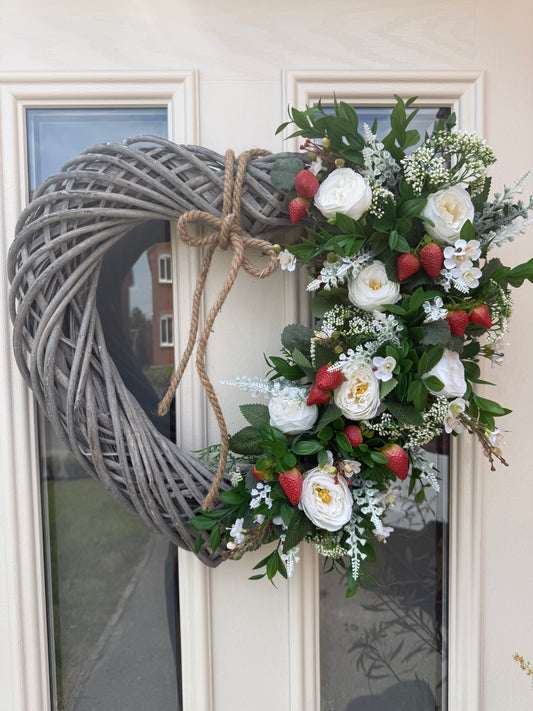 Giant xl wicker heart in strawberry dream