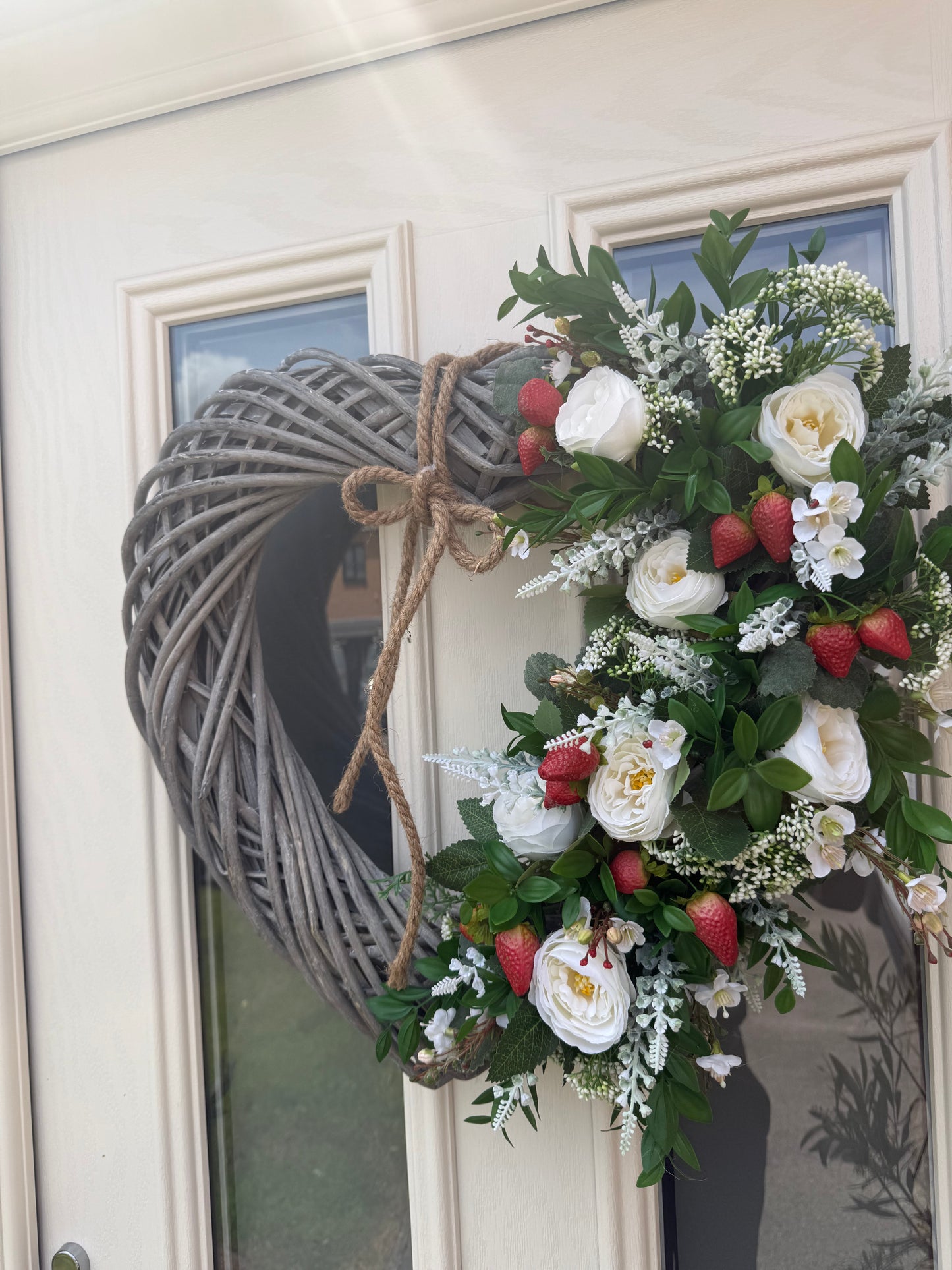 Giant xl wicker heart in strawberry dream