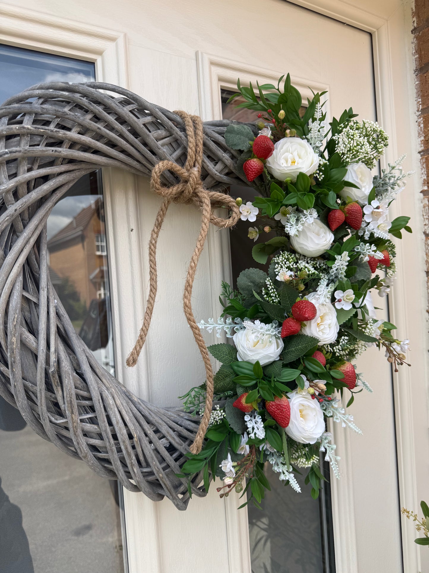 Giant xl wicker heart in strawberry dream