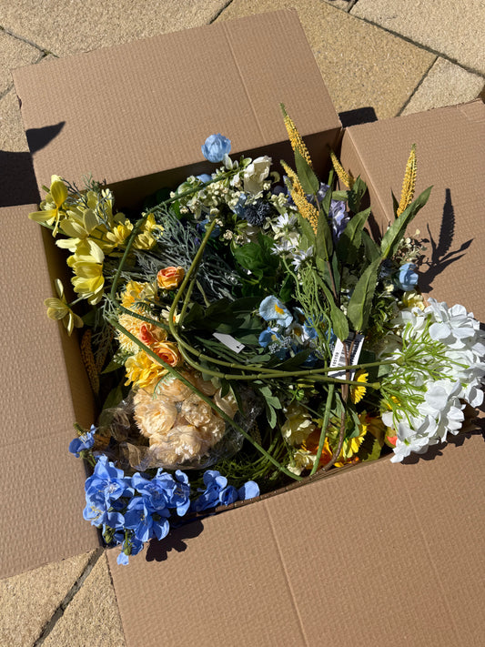 Clearance flower box yellow, blue & white