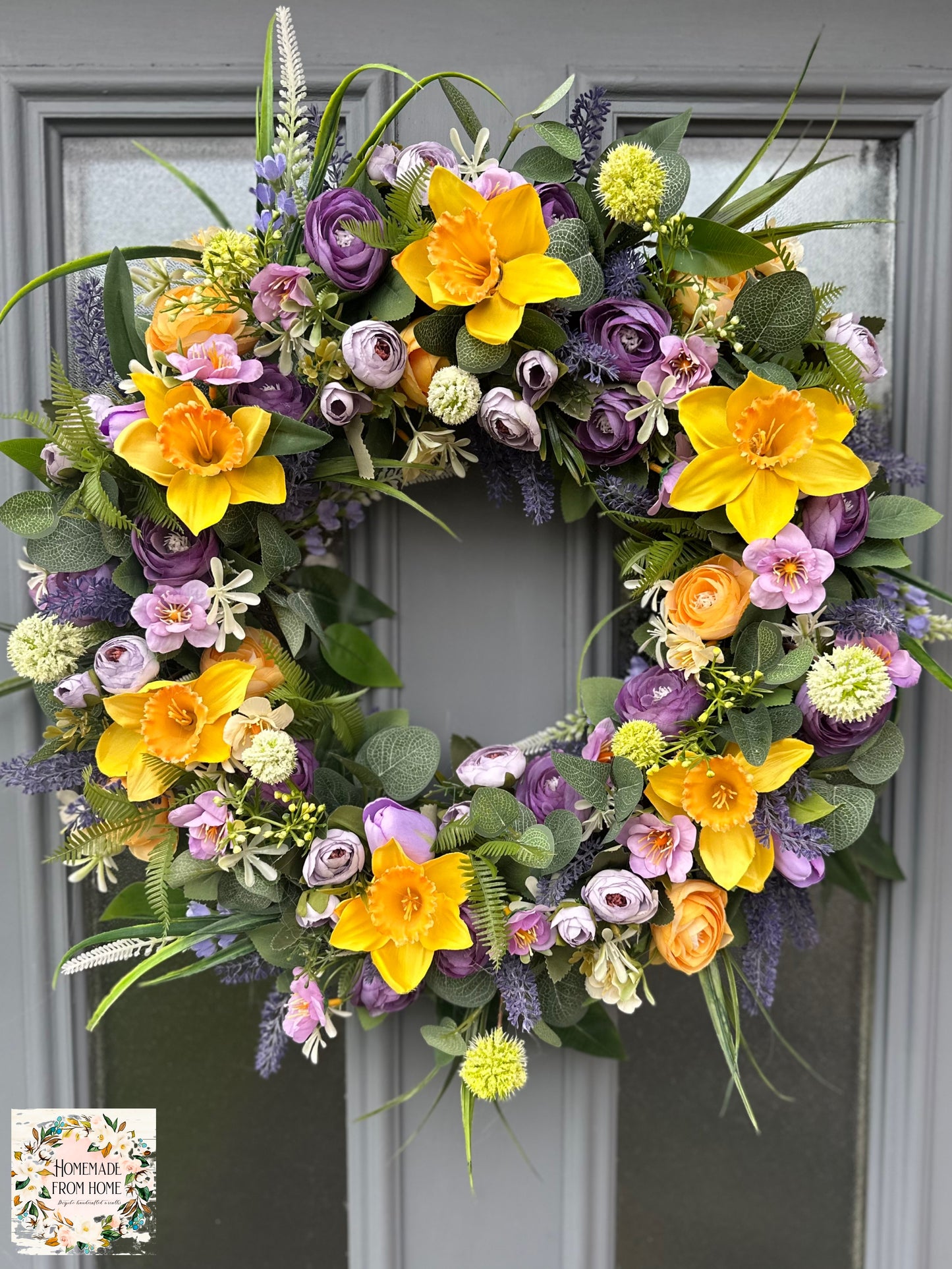 Daffodil and ranunculus wreath