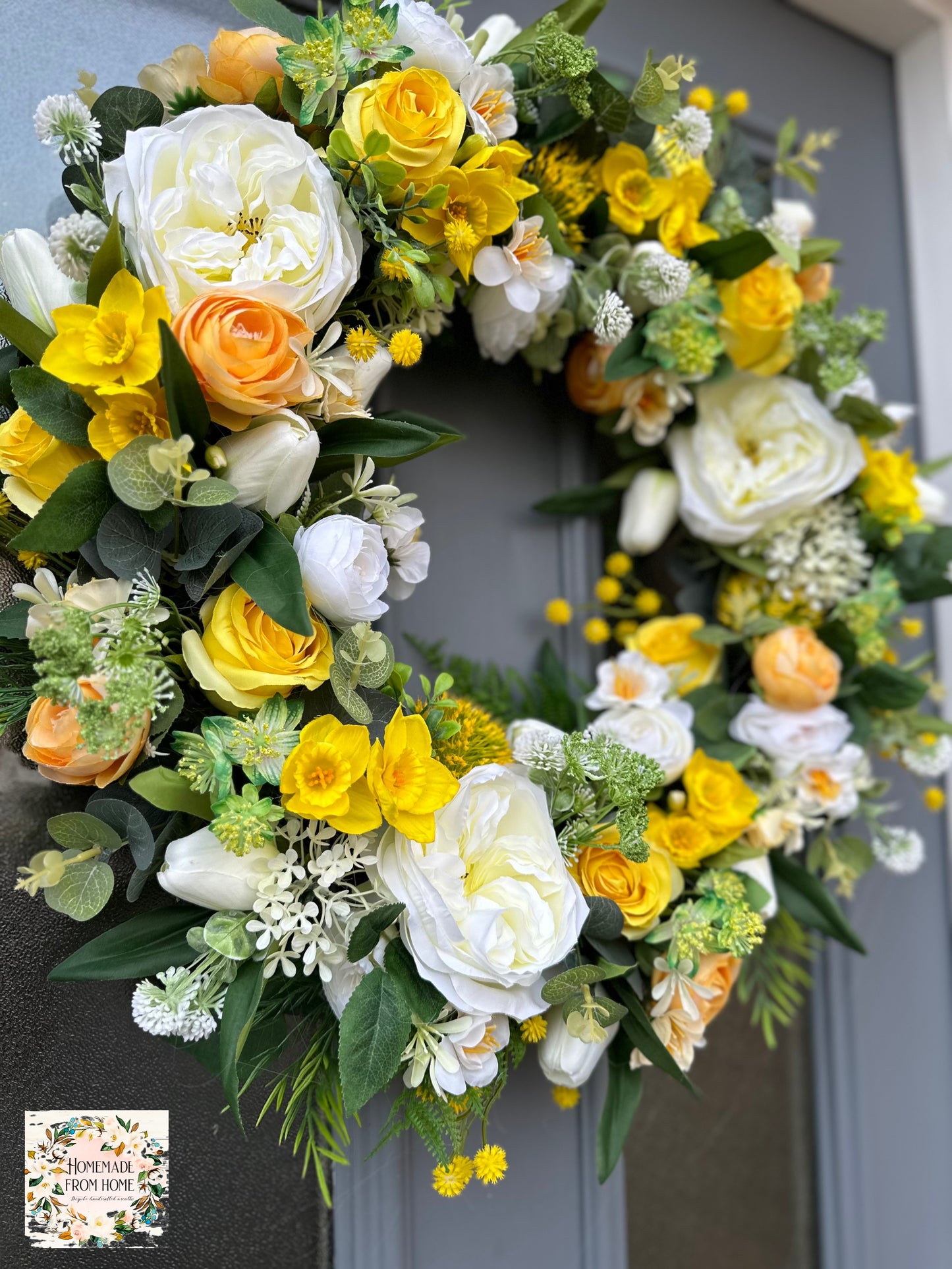 Yellow daffodil spring wreath