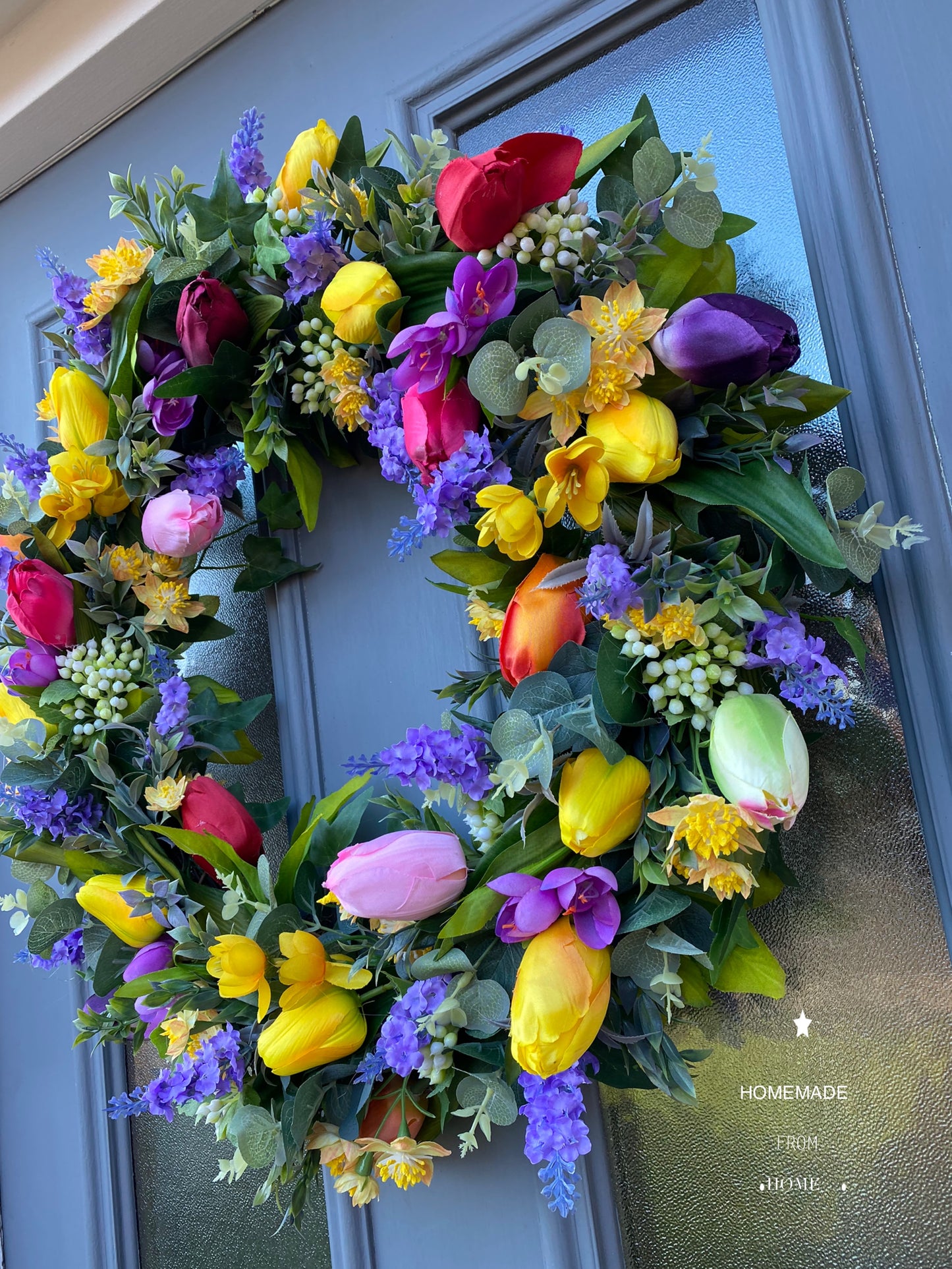 Colourful spring tulip circular wreath