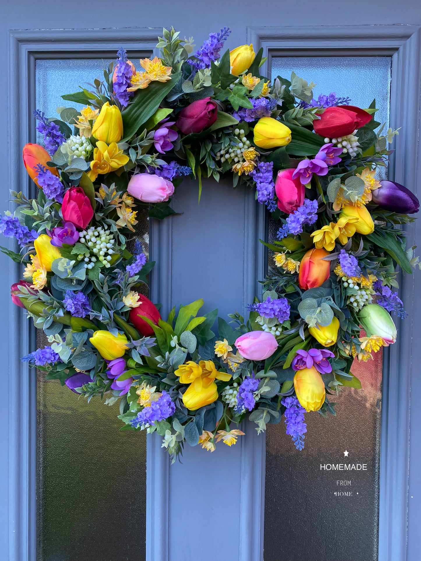Colourful spring tulip circular wreath